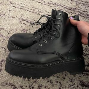 Black Steve Madden size 9 platform boots
